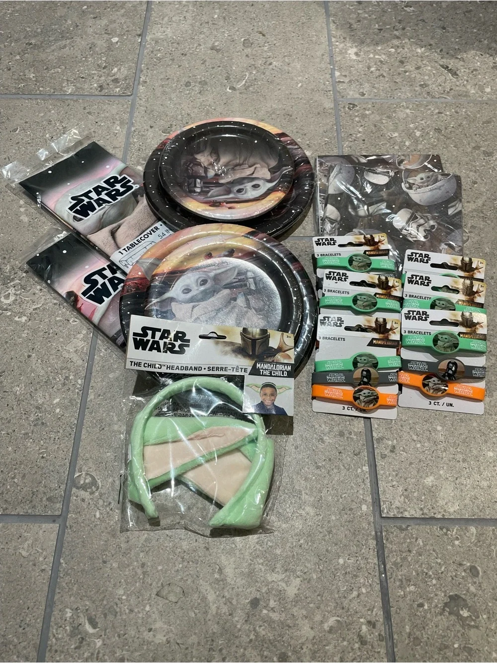 Star Wars The Child (Grogu) Kids Party Plates & Headband Set - Green